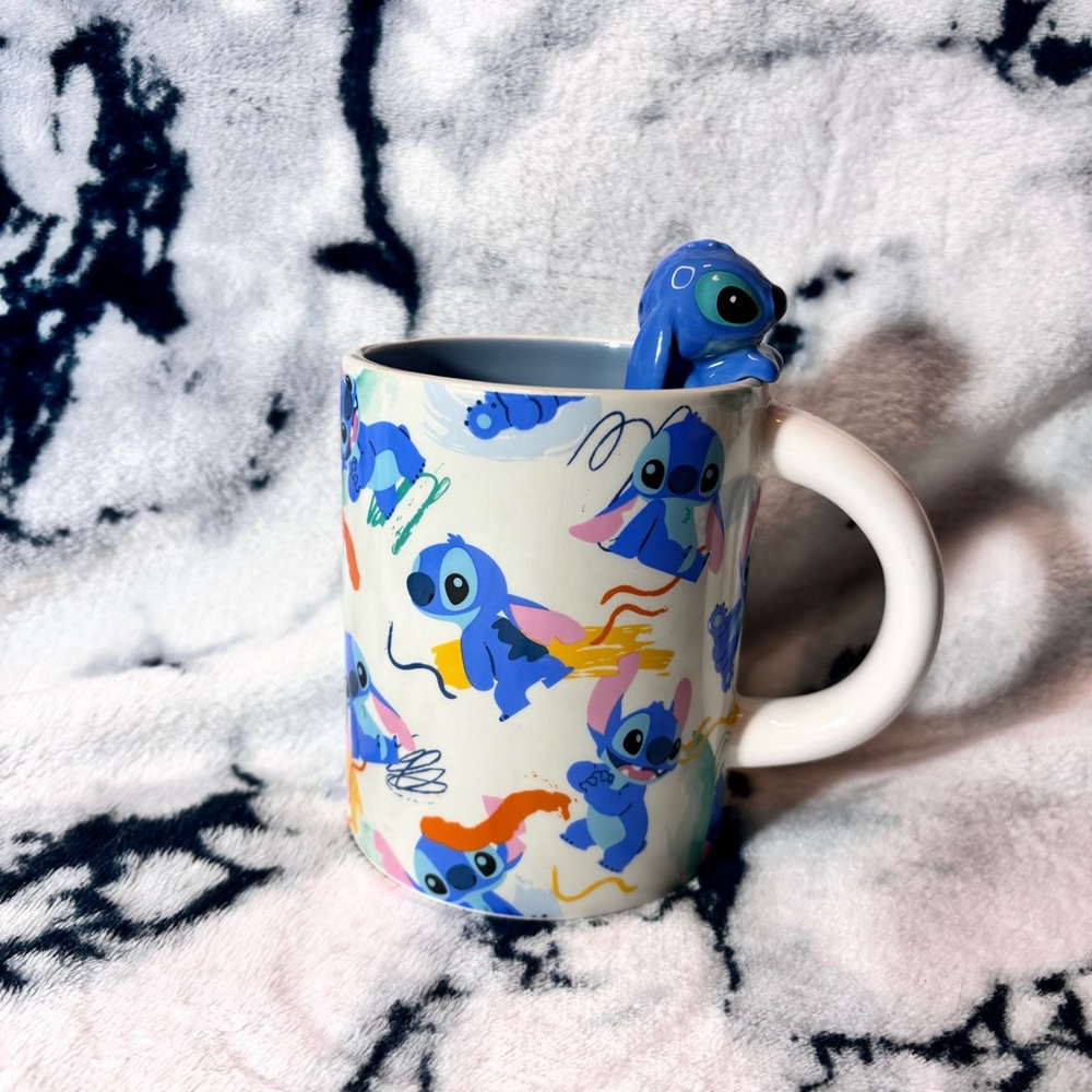 Disney - Lilo & Stitch - Beach Day Mug with Ceramic Stitch Peaking